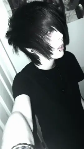 >_< ••• #emoboy #emohair #emohaircut #xd #rawr #rawrxd #myspace #myspacedays #myspaceboy #early2000s #2000sfashion #2000saesthetic #foryoupageofficiall #foryoupage #foryou 
