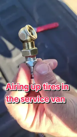 Cold morning made the tire pressure light come on. Opportunity to show a tech tip! #techtip #hvaclife #techlife #lowtirepressure #nitrogen 