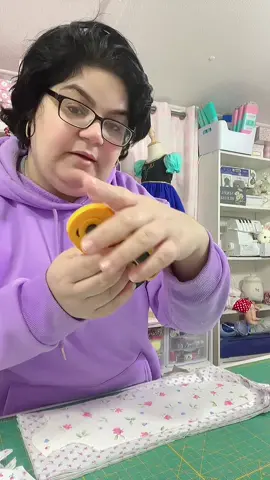 Como cortar muchas capas de tela juntas,mi cortador olfa #costura#motivacion#emprendimiento #mujeresemprendedoras #aprendecostura #clases#olfa #costurainfantil #vestidosparaniñas 