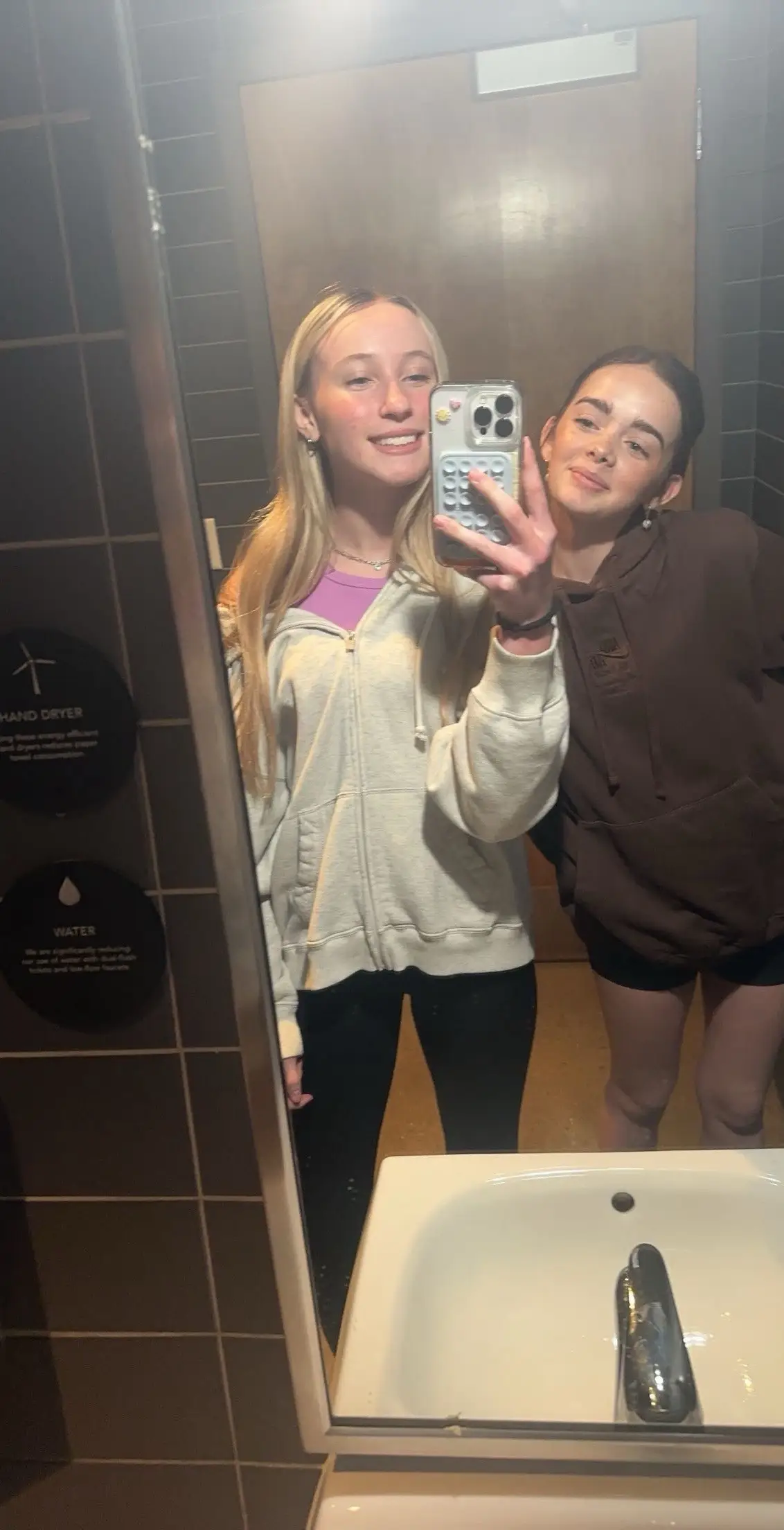 #fypシ #starbs #bubblr #amigos #fits #fire #luv #😁 #holaa #fypシ゚viral #fyppp #foryoupage #fit #lovee #fyppppppppppp #lit #firefit 