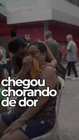 É emocionante ver o sorriso voltar ao rosto dos nossos pacientes! 🩵 Essa senhora chegou ao Quiropraxia nas Ruas em lágrimas, lutando contra dores na coluna, hérnia de disco e nervo ciático. A dor era tanta que não conseguia andar e teve que chegar amparada. Graças a sua filha, que soube do evento através do Instagram, ela chegou até nós e, com os ajustes, podemos devolver a ela a capacidade de andar - saiu radiante e, confiante, já garantiu seu tratamento completo na clínica. Venha você também experimentar essa mudança positiva! Agende já sua consulta! 💆‍♀️✨ #espaçorv #quiropraxianasruas #quiropraxia #saudeebemestar #dornacoluna #nervociaticoinflamado ##herniadedisco🔥 