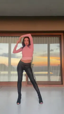 Sumate a mis clases de danza #heelsdance  Seguime en insta @agushaloua  . #dancer #bailarina #heels #danza #baile 