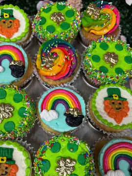 Pre order the CUTEST st. Patrick’s day cupcakes now, on our website! Www.hayleycakesandcookies.com #bestcupcakesever #buttercream #cupcakes #texascupcakes #houstonbakery #austinbakery #sxsw #atxcupcakes #stpatricksday #fyp #satisfying #cakedecorating #cakedecorator #stpaddysday 