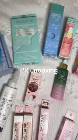 Smelled the ‘Dream Moon’ perfume already and OMG I love it 😍😩 thank youuu so much!! @pacificabeauty #pacificabeauty #pacificabeautypartner #pr #prunboxing #beautycontentcreator 