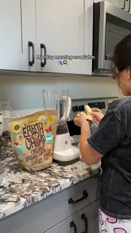 Ugh! Ran to get cilantro 😂 how was yalls monday?! Me and baby were sick all weekend so we were feeling 1000% today! ✨☺️🫶 alsooo you girlies need to try the @EarthChimp Protein Powder its so delicioousss 😍🥹🤤 its on amazon! #sahm #stayathome #stayathomemom #latina #mexicanmom #mexicantiktok #parati #parati #earthchimp #earthchimpproteinpowder #MomsofTikTok #momlife #momtok 
