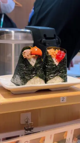 ใครจะไปโอซาก้าอยากฝากไปร้านนี้เผื่อเราสักรอบนึง ข้าวปั้นดีมากเว้ย ข้าวปั้นญี่ปุ่นแท้ๆ รสชาติมันเป็นแบบนี้แหละ🍙 #tiktokพากิน #รีวิวญี่ปุ่น #อาหารญี่ปุ่น #โอนิกิริ #ข้าวปั้น #onigiri #โอซาก้า #ญี่ปุ่น #osaka #japanesefood 