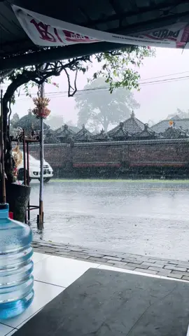 hati-hati dijalan semeton, semoga selamat sampai tujuan 🌧️🌧️ #hujan #pagi #tabanan #bedugul #bali 