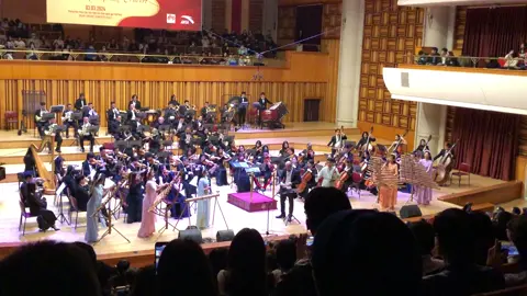 Lần đầu tiên, Hello Vietnam được chuyển soạn thành bản giao hưởng tại phòng Hoà Nhạc Lớn Nhạc Viện #orchestral #symphony #giaohuong #philharmonicorchestra #VNAM #hellovietnam 