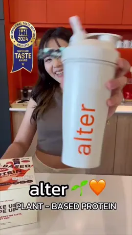 🏅ชาไทยplant-basedของเราได้รับรางวัล Taste Award 2024 รสชาไทยเจ้าแรกของโลกจาก International taste Institute Brussel!  💪🏽32g protein (โปรตีน) ❌ 0% Sugar (น้ำตาล 0%) 🌱100% plant-based protein from almond, soy and pea (โปรตีนจากพืช/ถั่ว:อัลมอนด์ , ถั่งเหลือง , ถั่วลันเตา 100%) 🧬 Probiotics,Prebiotics and Postbiotics ✨ High in fiber  🥕Carrot collagen (แครอทคอลลาเจน) 🧠👁️Vitamin A, C, B1,2,3,5,6,7,9,12,  🥑 Multi-vegetable :  spinach,avocado, kale, pumpkin  💗Essential amino acids 🔥 L-Carnitine  ☕️🧋🇹🇭Thai Tea Flavour   #โ#โปรตีนพืชโ#โปรตีน#โ#โปรตีนพืชโ#โปรตีนโ#โปรตีนจากพืชพ#พรีไบโอติกพ#พรีไบโอติกส์โ#โพไบโอติกส์โ#โพไบโอติกp#postbioticosp#prebioticsp#probiotict#thaiteat#thaifoodv#vitaminsว#วิตามินa#alterproteint#tiktokพากินh#healthyeatsf#foodspoh#healthytreatslowcalorie 