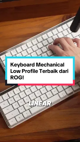 Keyboard low profile terbaik yang pernah gue coba! 👍 Ini adalah ROG Falchion RX Low Profile, keyboard 65% dengan low profile optical switches, tri-mode connection yang super cepet dengan ROG SpeedNova wireless technology. Beda dari keyboard biasanya, keyboard ini gapake knob, tapi pake slider di belakangnya! Ini keren banget dan asik buat dipake. Selain buat kontrol suara, bisa buat atur RGB, macro dan media, ada quick switch buttonnya. Kelihatannya memang didesain untuk dibawa-bawa soalnya udah dapet protective cover, support full ke mac & windows. ROG Omni Recievernya juga bisa connect ke beberapa device sekaligus. Feelnya juga enak, full foam dampening jadi kerasa solid dan bulet bunyinya. Switch linearnya super smooth dan switch clickynya super satisfying. Overall ini emang oke banget, dan kalo kalian ada budgetnya, nyari keyboard low profile, ini salah satu opsi yang terbaik. Linknya ada di bio, langsung tanya aja dibawah soal keyboard ini ⬇️ #keyboard #mechanicalkeyboard #asus #asusrog #rogfalchionrx #lowprofile #keyboardmechanical #keyboardcustom #review #unboxing 