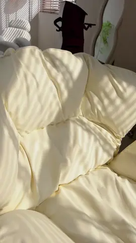 With carefully selected furniture, add an artistic atmosphere to your home, radiating beauty in every corner.🌟🌅🔮#cozycorner #sofa #cozyvibes #rockingchair #foryou #lazysofa #dailyuse #homedecor #cleanhome #homegoods #homegood