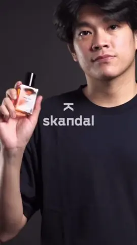 Karma parma! Fresh, woody, unique scent. Top notes : mint, apple candy, lemon. Sweet masculin bikin lo berkharisma sehingga membuat wanita terpikat🔥 #parfumereccomended #parfumpemikat #parfumpria #parfumcowok #skandalparfum 