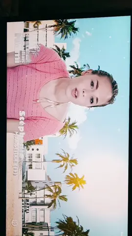 Je ne serai pas expliquée pourquoi j'adore autant Shanna, mais je l'adore de oufff, elle était gogodanseuse (boîte de nuit,pôle dance, mon rêveeee).... 🔥🔥🔥🔥🔥