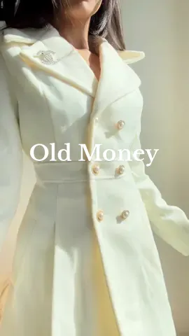 Old money vibes . . . . . . . . . . #TTSACL #oldmoney #oldmoneyfashion #coat #chanel #stylebycarla #carlahoeven #elegantoutfit #whitecoat 