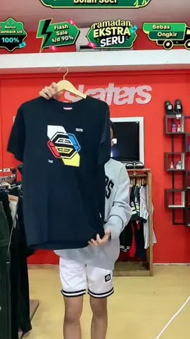 Skaters TShirt Refraction UG02 yang mau beli lansung aja klik keranjang kuning ya Abang ku, ini barang bagus jangan sampai kehabisan ya Abang ku #kaosdistro #kaosdistrokeren #kaosbranded 