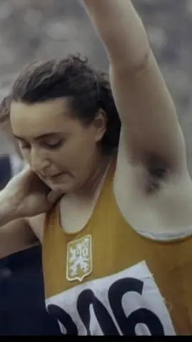 #hairy #hairyarmpits #aissellespoilues #aisselles #armpit #armpithair #bodypositivity #bodypositive #vintage #vintagefashion #sportvintage #vintagestyle 