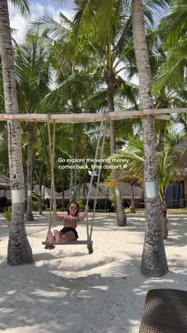 Love exploring the world🌊🦋🌺 #travel #Summer #travelling #ocean #philippines 