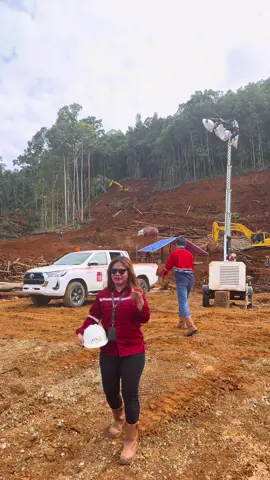 bekerja keraslah sayang, walaupun kita tidak cantik, yang penting kita pandai cari duit ☝🏻 menyala abangkuu 🔥🔥🔥 #xyzbca #xyzcba #trend #fyp #fypシ゚viral #tiktokmanado #anaktambang #cewetambang #kulitambang👷 #halmaheratimur #subaimpridee🏝 