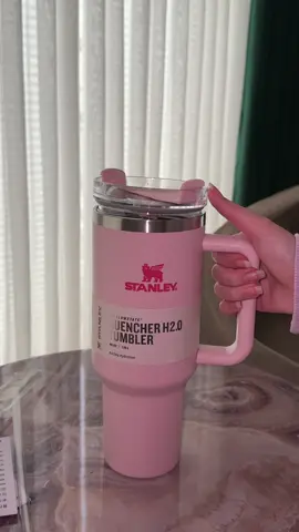 Kocccamaannn ve o kadar guzel kiii 🥹🩷🩷 #stanley #StanleyCup #stanleycup #kesfett #unboxing #fypppp #kesfetteyizzzzz #foryouu #studywithz_ #stanleypink #stanleycuppink 