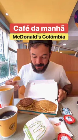 Colômbia! O super café da manhã do McDonald’s da Colômbia que eu tive que provar! 🇨🇴
