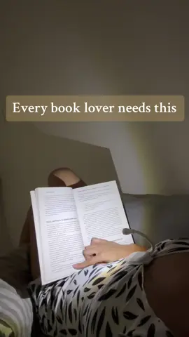 Perfect for anyone who loves to read a book before going to sleep or for emergency power interruptions. This aesthetic LED lamp can be used for about 24hrs with low brightness 🥰 #fyp #lamp #minilamp #bookworm #cliplight #ledlight 