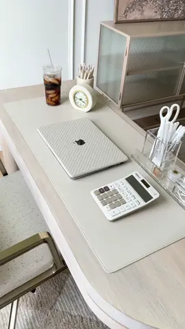 How I set-up my desk in my new office last year 🤍 #organizedhome #organized #officedecor #asmrsounds #neutraldecor #amazonfinds #amazonhome #potterybarn 