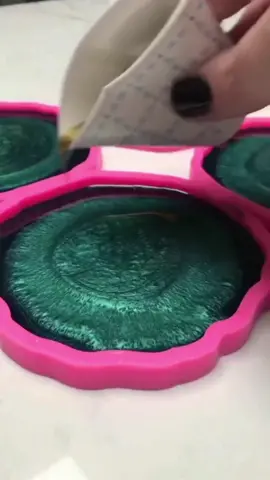 🫧 Did you know isopropyl alcohol pops air bubbles in epoxy resin? 💦 If you didn't - now you do! Simply spritz a little isopropyl (rubbing) alcohol - the higher percentage, the better - in your silicone mold before pouring your resin into it! Another method you can use is spraying the surface of the epoxy once it's poured to help pop any surface bubbles! 💡Pro tip: Don't overdo it when spraying on clear resin (for casting projects like floral pieces) as too much can potentially leave a film on the cured epoxy. 🚨 IMPORTANT SAFETY TIP: DO NOT use a heat torch or flame after spraying isopropyl alcohol - this will set the epoxy on fire 🔥🧯 Video Credit: @epoxypeach MEYSPRING Pigments featured: Charcoal Black, Imperial Emerald, Gilded Gold, White Pearl, and Shiny Malachite .. #MeyspringPigments #ResinAbstract #ArtTutorial #Gold #ResinCraft #ResinHandmade #ResinTutorial #ResinPigment #ArtResin #ResinArtist #ResinColor #ResinSupplier #ResinVideo #ResinTutorials #ResinProcess 