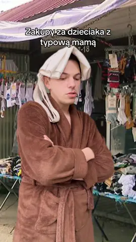 Kto jeszcze pamięta przymierzanie ubrań na mrozie? Zaobserwuj mnie koniecznie po więcej ❤️ #typowamama 