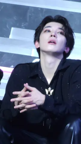 AKAN KUHANCURKAN BUMI KALAU PACAR KM JELEK!!! BTW ini lagu dikasi fancam siapapun bawaannya bikin sedih atuh gimana jadi pengen punya Jeon Wonwoo 1 di rumaaaah 😭🧎🏻‍♀️ #jeonwonwoo #wonwoo #tiaraandini 