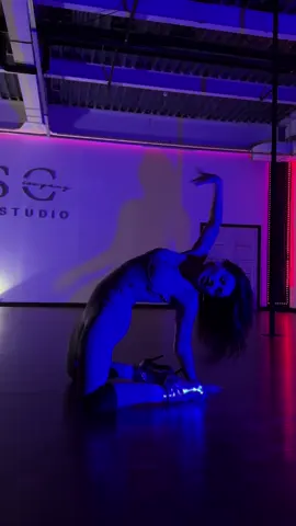 Прийшла б до мене на танці?😍#танцікиїв #veresova #highheelsdance #highheels #tiktok #acrobatics 