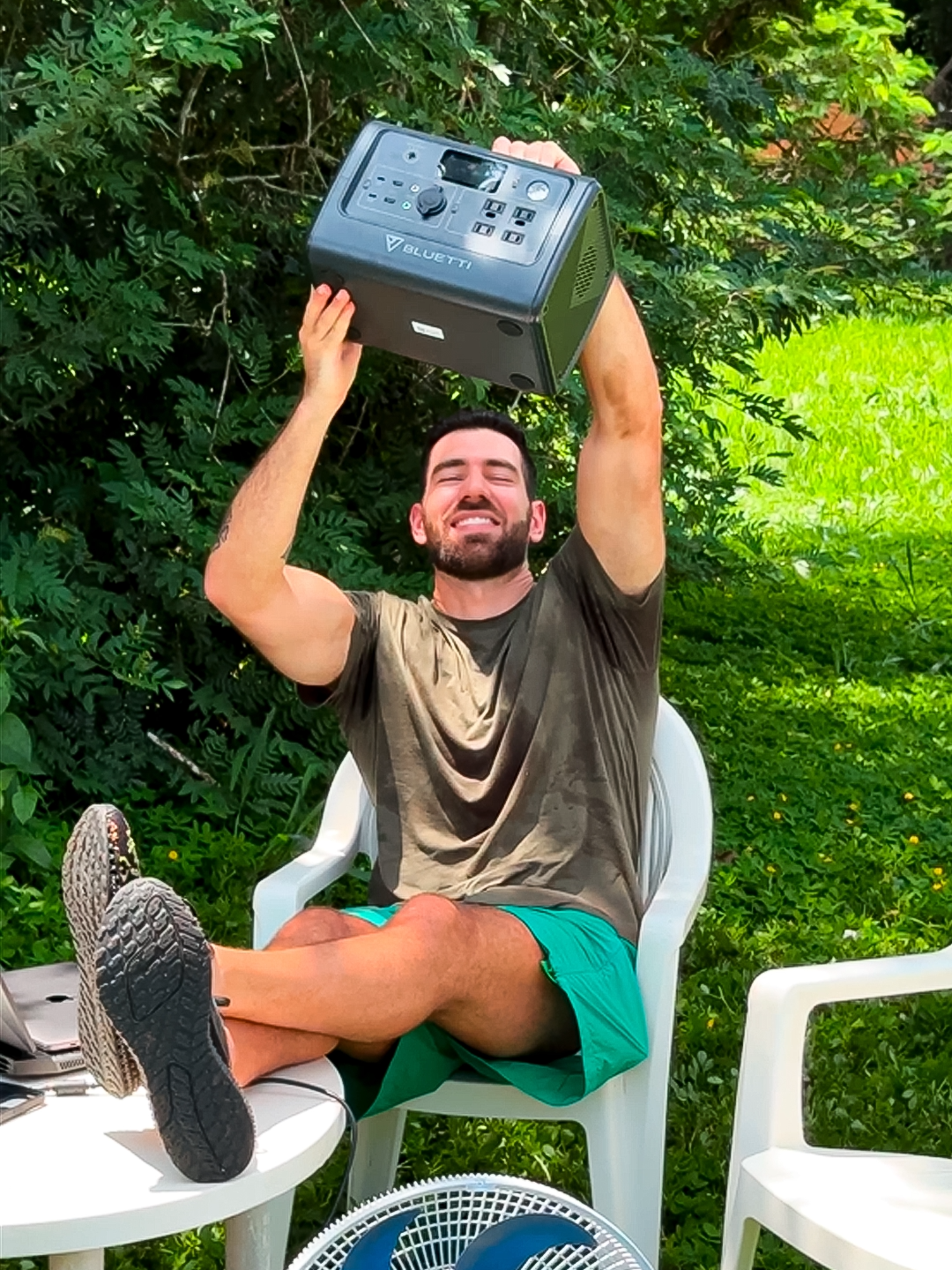 Construí uma casa no meio do mato com ENERGIA SOLAR! ☀️😎 ✅Link do produto na Bio👉@eusoubarone (produto 922 bateria solar) #bateriasolar #viralizou #forte #barone #solar
