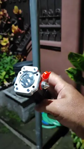 DESKRIPSI Senter LED Torch 3W Emergency Flashlight 4 Mode Magnetic Fitur: -Memiliki 4 mode lampu -Dapat digunakan sebagai powerbank -Memiliki magnet untuk dipasangkan ke permukaan besi -Memiliki sisi palu tajam untuk digunakan pada keadaan darurat Spesifikasi Produk: Senter emergency Input: Micro USB 4 Mode pencahayaan: Terang, redup, SOS(kedip), warm light Kelengkapan: 1x Senter 1x Kabel data Cara pemakaian: 1. Tekan tombol power untuk menyalakan lampu (pastikan baterai sudah dicharge) 2. Tekan tombol power beberapa kali untuk mengubah mode lampu 3. Terdapat palu besi yang dapat digunakan untuk keadaan darurat untuk memecahkan kaca mobil/bangunan ketika terjadi keadaan darurat seperti kecelakaan/kebakaran, dsb 4. Tedapat magnet pada lampu utama senter untuk dipasangkan ke tembok dan atap besi 5. Senter juga dapat digunakan sebagai powerbank untuk mengisi perangkat anda #ramadankembalikuat #senter 