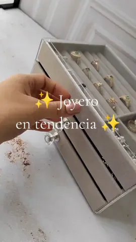 Hermoso y novedoso joyero ✨con un diseño de cajón y un interior libremente desmontable, cuenta con una caja acrílica transparente que le permite encontrar rápidamente las joyas que necesita usar. 💍⌚💎 Características:  🔆Material: Con acrílico y terciopelo 🔆Medidas aprox: 23,5x13,5cm. 3 niveles/ 16 espacios 🔆Color: gris, rosa  JOYEROS MAS DE 5 UNIDADES EN 45.000 c/u  Domicilios en Cali, envíos nacionales  #joyeros #joyero #organizadordeaccesorioss #emprendimiento #tiendavirtual #cali #joyeria #tiendaonline #tendencias #like 