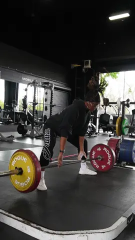 Going to get you guys content ASAP but just vibe with me while im in prep ! Just need a little bit of patience #fypシ #Fitness #GymTok #deadlift #powerlifting #powerliftingmotivation 