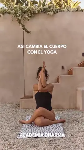 ¿COMO EL YOGA TRANSFORMA NUESTRO CUERPO?  Son tantos los beneficios que aporta el yoga a nivel físico, mental y emocional, que su práctica habitual puede cambiarnos la vida. Basta dedicar diez minutos al día para que mejoren nuestros hábitos. Además, a medida que practiquemos durante más tiempo, alcanzaremos un profundo estado de bienestar y empezaremos a notar los beneficios que nos servirán de estímulo para seguir avanzando. El programa Yoga desde Cero está diseñado para guiarte paso a paso y ser tu mejor aliado en la búsqueda de tu bienestar ✨️  Inscríbete y da ese paso para ser tu mejor versión. Te lo mereces! #yogaencasa #yogadaily #yogalover #yogaflow #yogapractice #yogaforbeginners #academiadharma 