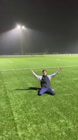 The best knee slide you’ll see 🥶 #football #sports #Soccer 