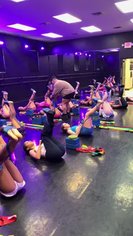 Some Bodytech Moments📿  . . 🧠Bodytech Method  📍Stars Dance Studio 🧑🏽‍🏫Julian . . #dance #dancer #flexibility #flexibilitytraining #strong #strengthtraining #strength #stretching #stretch #dancemoms #dancestudio #ballet #ballerina #bodytechmethod #technique #athlete #instagram #gymnastic #rhythmicgymnastics 