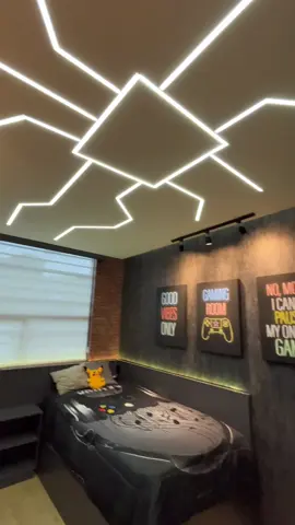 Gamer Room 🎮👾🕹️ Diseño y ejecución  #gamer #gamerroom #diseño #diseñodeinteriores #interiordesign #homedecor #decoracion #plafon #tablaroca #habitacion #kidsroom #boyroom #casas #arquitectura #carpinteria #madera #papeltapiz #wallpaper #wall #muro #closet #luzled #cama #persiana #cuadros 