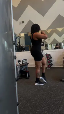 I know stretching may be the most important part of the workout but how long are yall stretching before and after a workout?  Asking for a friend.  I’m the friend.   #CapCut #FitTok #nikewomen #nike #GymTok #blackgirltiktok #gymdiary #healthylifestyle #wellnessjourney #blackgymgirlies #fitnesstiktok #gymsharkwomen 