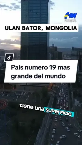 Ulán Bator es la capital y la ciudad más grande en Mongolia, Tiene alrededor de un millon trecientos mil habitantes, según cifras oficiales, y se estima que hay otros ciento cincuenta mil habitantes no censados. 