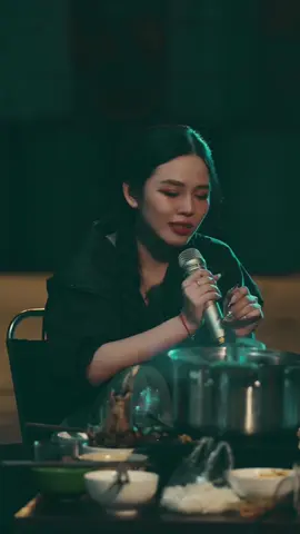 Cô gái vừa say vừa hát lại còn rơi nước mắt … nhìn thương quá #honlecuaanh #tueny #xuhuong #trending #thinhhanh #foryou #fpyシ #xh #viral #lubinhent #nguyentheminh 