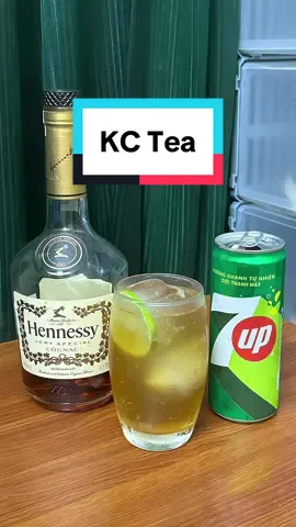 Theo như yêu cầu của ae về Hennessy. Thì đây là ly cocktail mang tên KC Tea. Thành phần gồm 60ml Hennessy, 60ml Sprite, 15ml Chanh tươi. #hennessy #kctea #jagerhanoi #ruoungoai #ruoumanh #brandy #cogang #giangtuu 