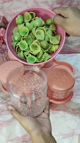 udah gak sabar nih nunggu lebaran soalnya mau pamerin toples mewah aku ini 🤗 yg mau samaan langsung klik keranjang di pojok bawah ya bunsay 🥰 #toplescalista #toplescalista6daun #dapurbundalusi #fypシ゚viral 