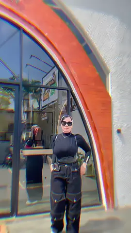 Uang tidak merubah karakter seseorang , uang hanya memperjelas karakter seseorang  Bila ia orang baik , uang akan memperjelas kebaikannya  Bila ia adalah orang buruk , uang akan memperjelas keburukannya 😇🖤