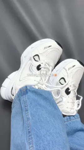 Kapan lagi 100ribuan dpt sepatu mirip sepatu 500ribuan gini😭🙌🏻 #sneakers #sepatu #sepatuputih #sepatumurah #sepatusneakers #sepatuasnk #xyzbca 