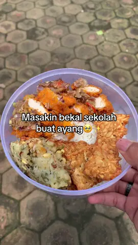Udah lama banget engga masakin,sekarang masakin lagi,tadi pas ngasi engga sempet videoin,soalnya ke enak an makannya😭🙏🏻#kerisnautu 