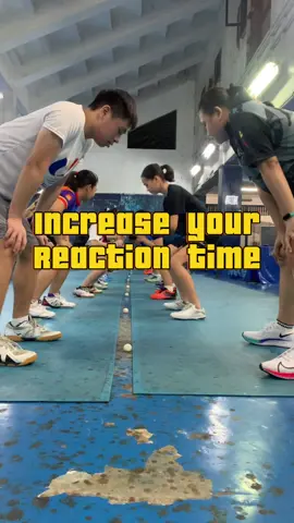 Increase your reaction time with this simple exercise! 🏓 The goal is to get the ball before the other person does. But the players have to follow the instructions of the coach. The person who reacts the fastest will win. 😅 This is also a great way to spice up your training.  Hope this helped! 🙏🏽 #tabletennis #pingpong #racketsports #sports #training #tennisdetable #coachcrisostomo #youth #fyp 