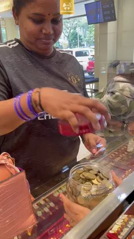 Woww berapa lama akak kita ni menabung . Dapat beli barang kemas . Seronok nye .. 😁😁