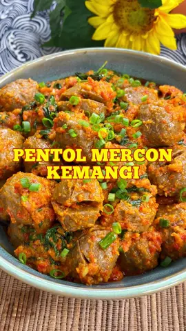 PENTOL MERCON KEMANGI🌶️ masak pentol diginiin enak banget pedes gurih pake nasi anget best!!! 🔽RESEP🔽 PENTOL MERCON KEMANGI BAHAN: 500 gr bakso 10 lembar daun jeruk 1 ikat kemangi 2 barang daun bawang 1 sdt kaldu bubuk 1 sdt penyedap 1 sdt gula ¼ sdt garam 100 ml air BUMBU HALUS: 40 buah cabe merah keriting 15 buah cabe rawit 6 buah bawang putih 6 buah bawang merah 1 ruas jari jahe ½ jempol lengkuas 1 batang sereh
