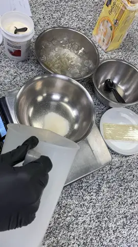 When working with gelatin, keep in mind that 1 piece of gelatin leaf is equal to 5 grams of gelatin powder.  To bloom gelatin powder, multiply the amount of powder by 4 and add cold water.  For example, if you have 10 grams of gelatin powder, you'll need 40 grams of cold water to bloom it. If you're using gelatin leaves, soak them in ice water to bloom them.  As for the formula: 1 gelatin leaf equals 5 grams of powder for every 5 grams of gelatin powder, you need 20 grams of water. Keep in mind that the quality of gelatin may vary, but if you use this formula, you should get good results. #adamschihab #gelatines 